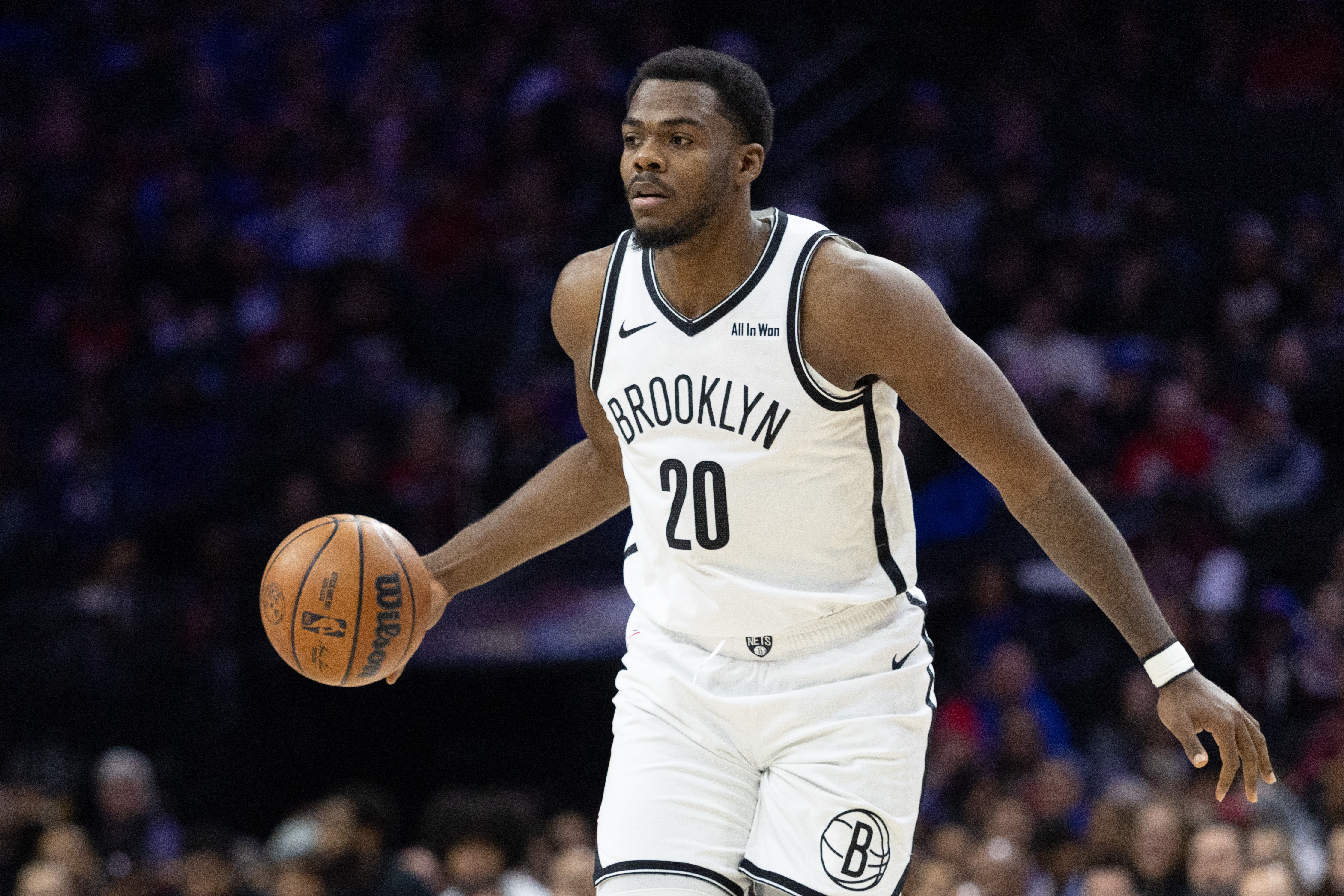 高效攻防！戴隆·夏普11中8拿到19分5板2断1帽 得分平赛季最高