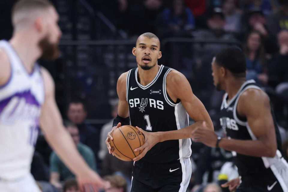 世界杯官方客户端下载官网入口-文班26+13+5帽马刺大胜爵士 福克斯31+5+5弩机17+11+14