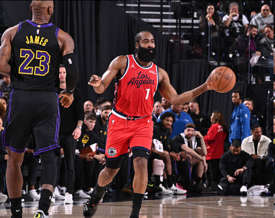 世界杯手机直播app下载-快船7人得分上双击败湖人！近17战14胜 篮板球比对手多15个