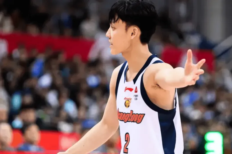 世界杯高清比赛观看平台-徐杰出战27分钟，投篮9中3、三分4中2得到8分4篮板7助攻